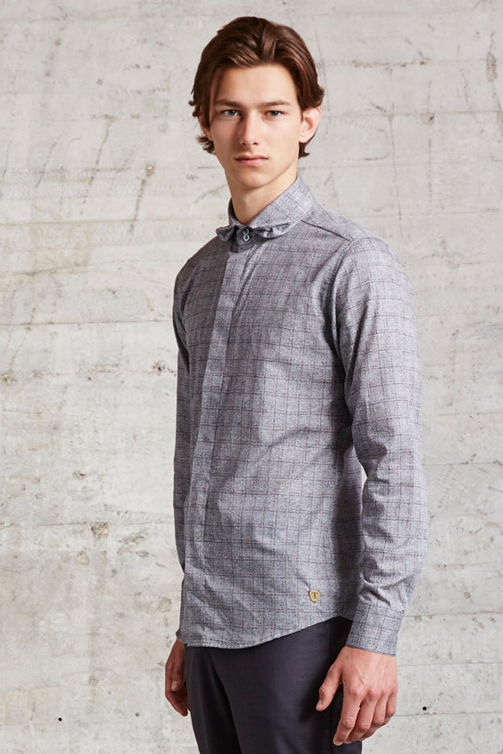 tailored fit shirt with 3D Peter Pan collar made from the finest Italian cotton