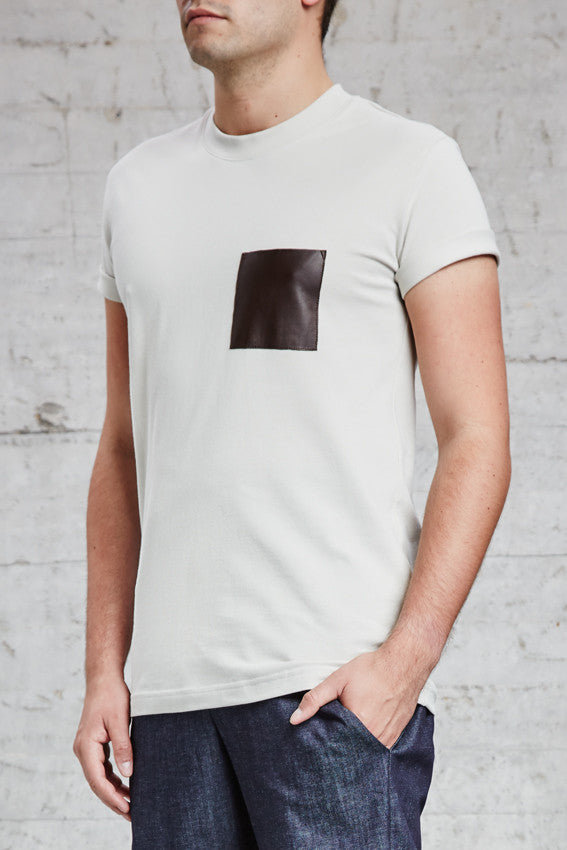 ssfw 157: t-shirt with lambskin chest pocket made from 100% organic pique cotton